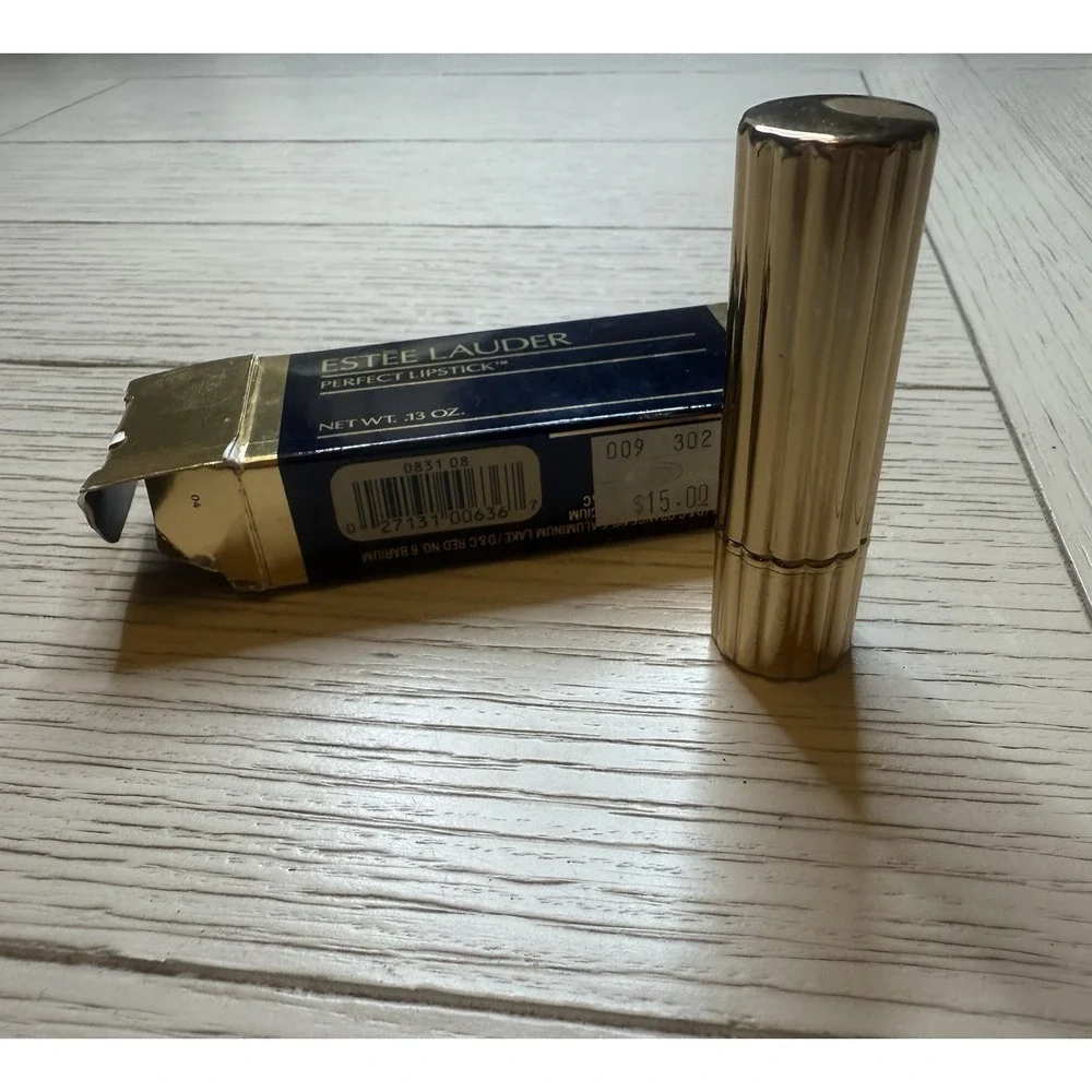 NWB Estee Lauder Perfect‎ Lipclolor Lipstick In City Rose. New, Unused W/ Box